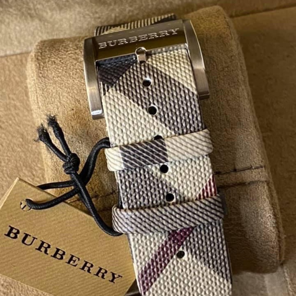 SOLD / Burberry Men’s Swiss Chronograph Watch
42mm
Swiss Made 
Sapphire Crystal - Picture 9 of 9